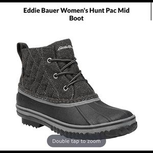 Slightly used woman’s hunt pac boots size 8